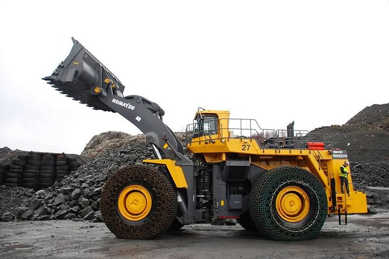 Komatsu WA1200-3